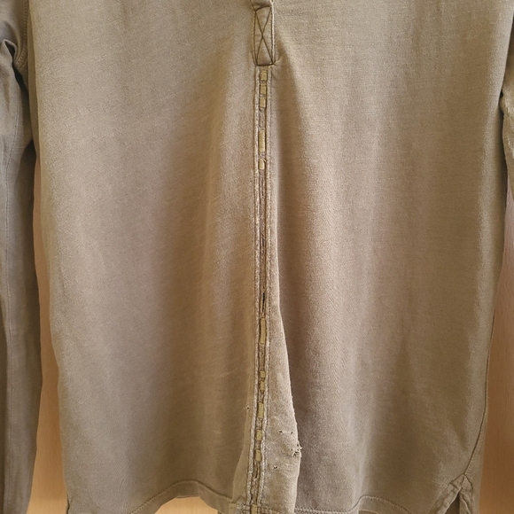 Distressed Fitted Long Sleeve blouse - Picture 4 of 7